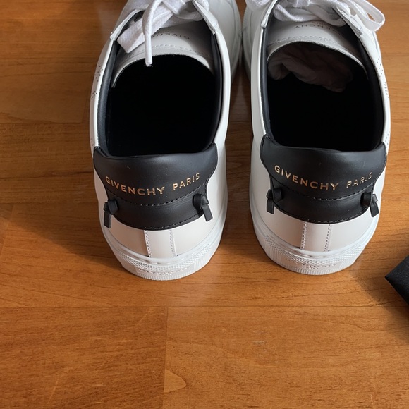 Sneakers - Picture 5 of 10